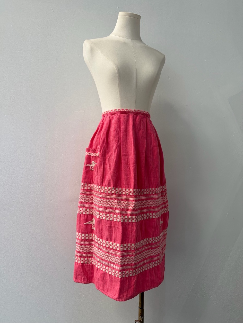 Vintage Embroidered Pink apron Boho Cottagecore Farmhouse 1950's